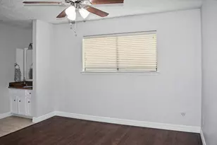 13776 Hollowgreen Dr, Houston, TX 77082 - Photo 23