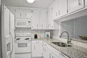 13776 Hollowgreen Dr, Houston, TX 77082 - Photo 11