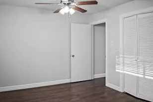13776 Hollowgreen Dr, Houston, TX 77082 - Photo 17