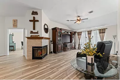 3823 Redbud Drive, La Porte, TX 77571 - Photo 3