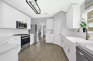 9135 Creekside Dr, Hitchcock, TX 77563 - Photo 7