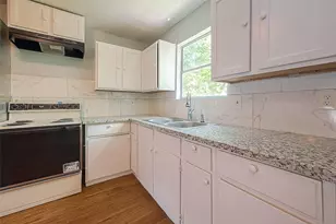 4810 Carmen St, Houston, TX 77033 - Photo 11