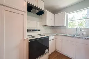 4810 Carmen St, Houston, TX 77033 - Photo 9