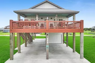 889 Mr G St, Crystal Beach, TX 77650 - Photo 7