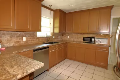 1800 Richardson Lane, Baytown, TX 77520 - Photo 5