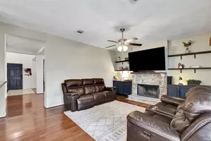 1809 Oakwood Dr E, Pearland, TX 77581 - Photo 11