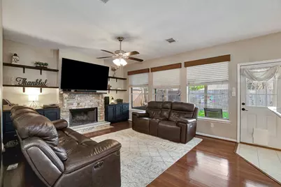 1809 Oak Wood Drive E, Pearland, TX 77581 - Photo 9