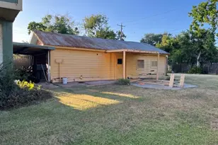 1806 N Ave S, Freeport, TX 77541 - Photo 21