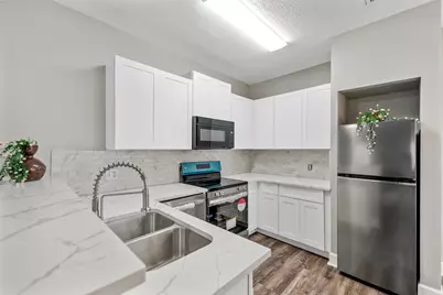 2626 Holly Hall #101, Houston, TX 77054 - Photo 9