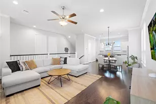 11918 Oakmont Valley Trace, Houston, TX 77051 - Photo 9