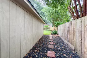 11423 Canyon Trail Dr, Houston, TX 77066 - Photo 31
