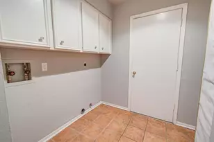 10315 Meadow Lake Ln, Houston, TX 77042 - Photo 13
