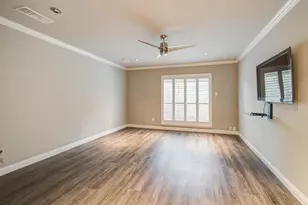 10315 Meadow Lake Ln, Houston, TX 77042 - Photo 11