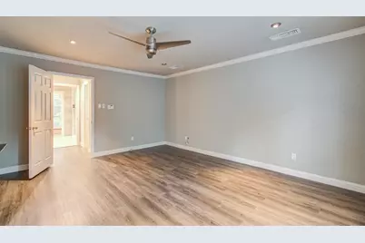 10315 Meadow Lake Lane, Houston, TX 77042 - Photo 9