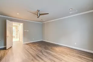 10315 Meadow Lake Ln, Houston, TX 77042 - Photo 9