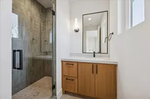 107 E 24th St, Houston, TX 77008 - Photo 25