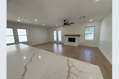 1 Redberry Court, The Woodlands, TX 77381 - Photo 7