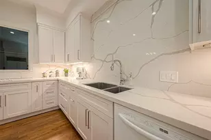 983 S Post Oak Ln, Houston, TX 77056 - Photo 17