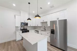 4653 Phlox St, Houston, TX 77051 - Photo 5