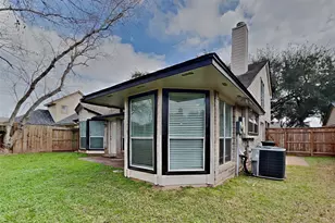 2010 Creekshire Dr, Sugar Land, TX 77478 - Photo 17