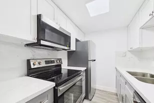 7510 Hornwood Dr, Houston, TX 77036 - Photo 7
