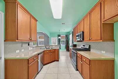 8314 Egret Bay Circle, Baytown, TX 77523 - Photo 17