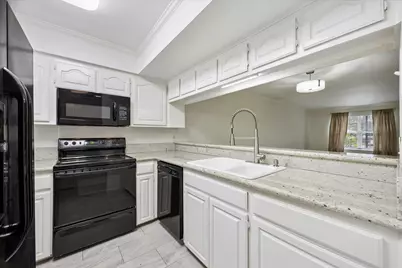 3131 Southwest Freeway #46, Houston, TX 77098 - Photo 9