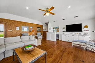 9920 Airways Ln, Galveston, TX 77554 - Photo 7