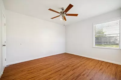 4802 Holly Street, Bellaire, TX 77401 - Photo 9