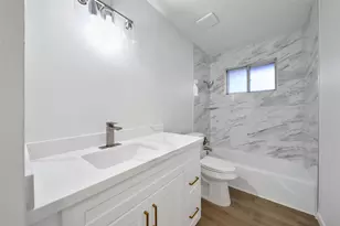 5411 Fairgreen Ln, Houston, TX 77048 - Photo 15