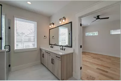 5309 Donovan Gardens Lane, Houston, TX 77091 - Photo 13