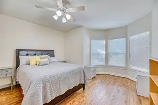 2010B W 14th St, Houston, TX 77008 - Photo 13