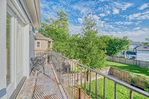 2010B W 14th St, Houston, TX 77008 - Photo 17