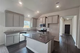 2506 Windstream Ln, Baytown, TX 77523 - Photo 7