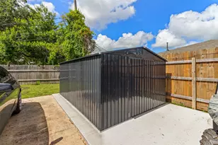 104 Pin Oak St, Lake Jackson, TX 77566 - Photo 25