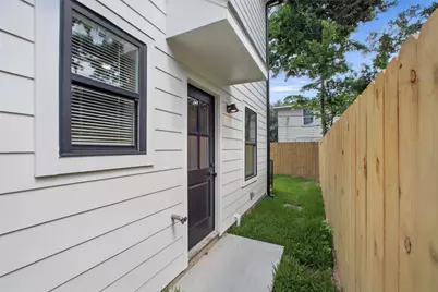 4719 Mallow Street #B, Houston, TX 77033 - Photo 33