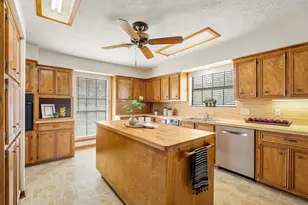 105 Greenbriar Dr, Conroe, TX 77356 - Photo 11