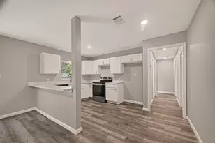 5751 Thrush Dr, Houston, TX 77033 - Photo 15