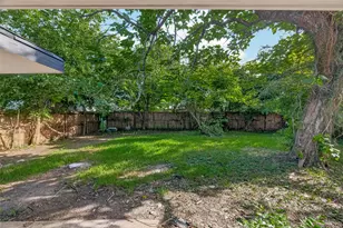 5751 Thrush Dr, Houston, TX 77033 - Photo 37