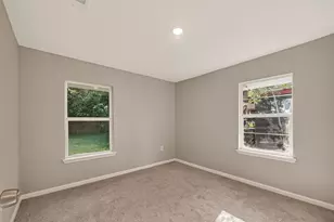 5751 Thrush Dr, Houston, TX 77033 - Photo 27