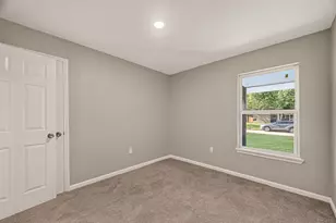 5751 Thrush Dr, Houston, TX 77033 - Photo 23