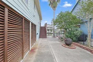 146 Tamana Dr, Galveston, TX 77554 - Photo 25