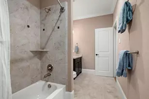 1847 Candlelight Pl Dr, Houston, TX 77018 - Photo 33