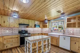 275 Commerce Ln, Highlands, TX 77562 - Photo 23