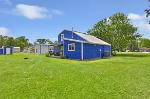 275 Commerce Ln, Highlands, TX 77562 - Photo 5