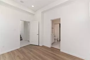 4710 Mallow St, Houston, TX 77033 - Photo 15