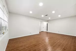6110 Shadow Crest St, Houston, TX 77074 - Photo 9