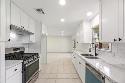 6110 Shadow Crest Street, Houston, TX 77074 - Photo 5