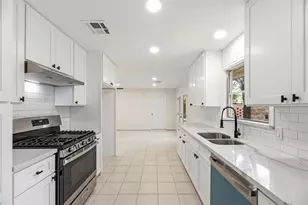 6110 Shadow Crest St, Houston, TX 77074 - Photo 5