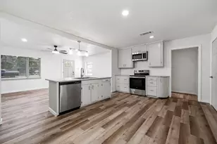 14201 Susie Ln, Alvin, TX 77511 - Photo 9